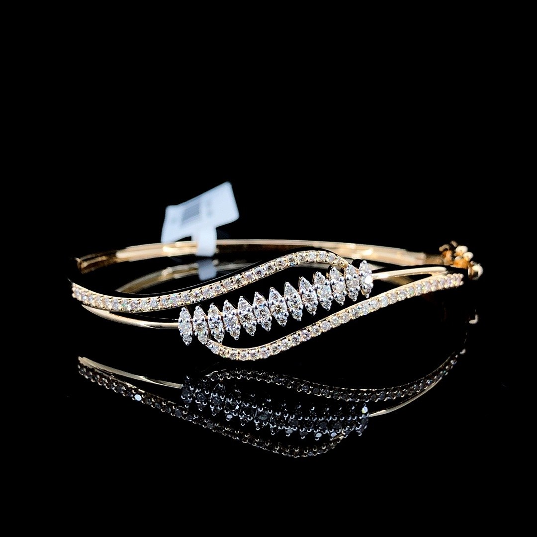 Elegant Bypass Cluster Natural Diamond Bracelet