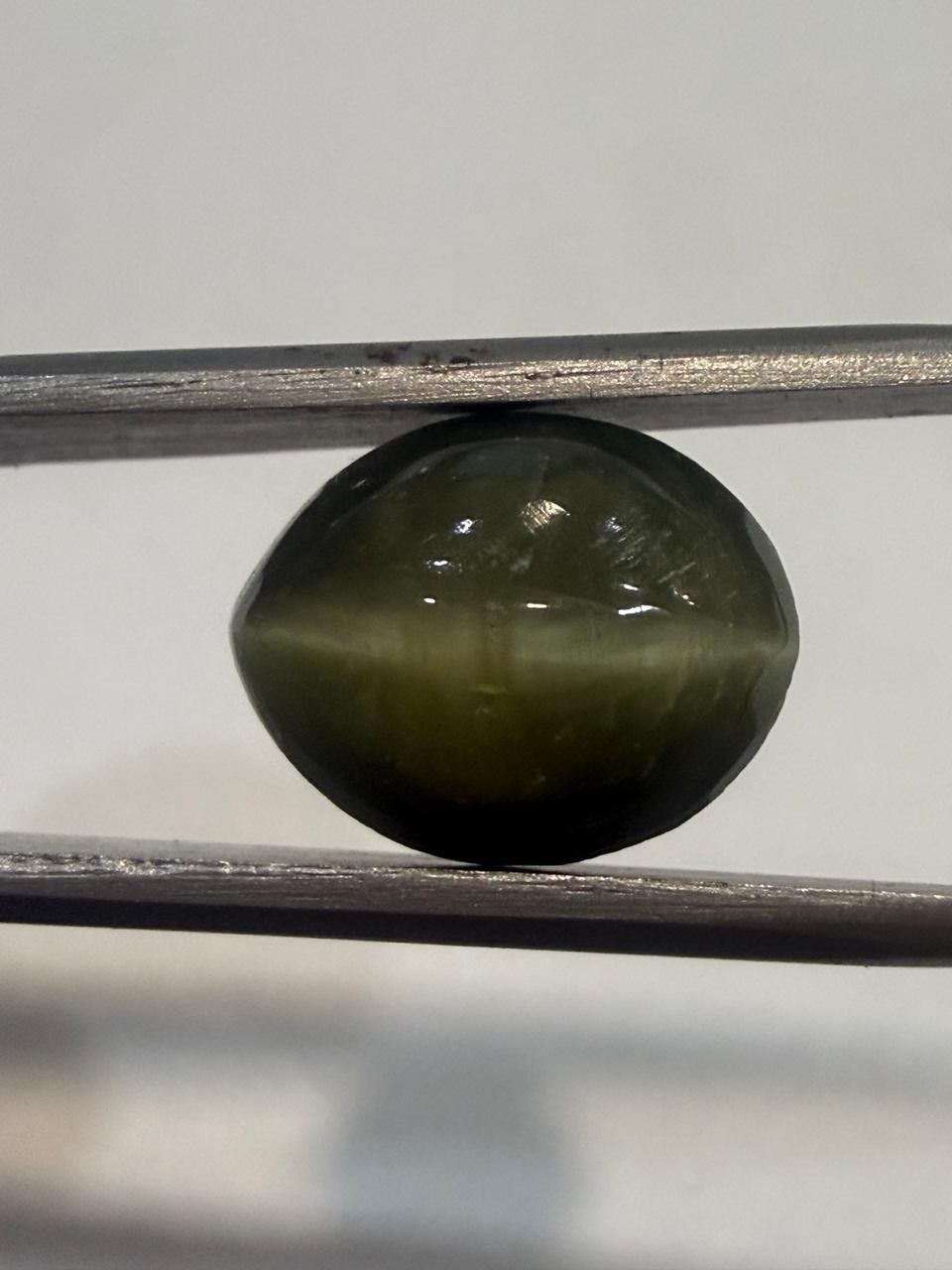 Natural Cat’s Eye Lahsuniya -7.70 Ratti– Oval Shape