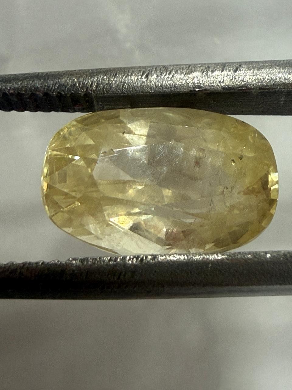 Natural Srilankan Pukhraj (Yellow Sapphire) 5.37 Ratti