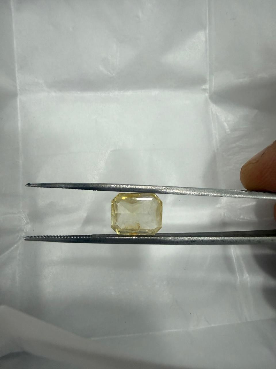 Natural Srilankan Pukhraj (Yellow Sapphire) 5.37 Ratti