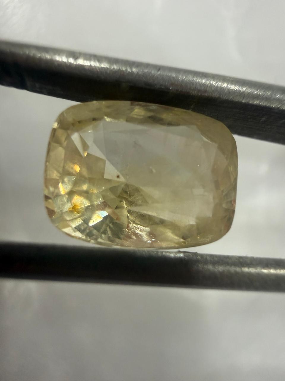 Natural Srilankan Pukhraj (Yellow Sapphire) 5.20 Ratti