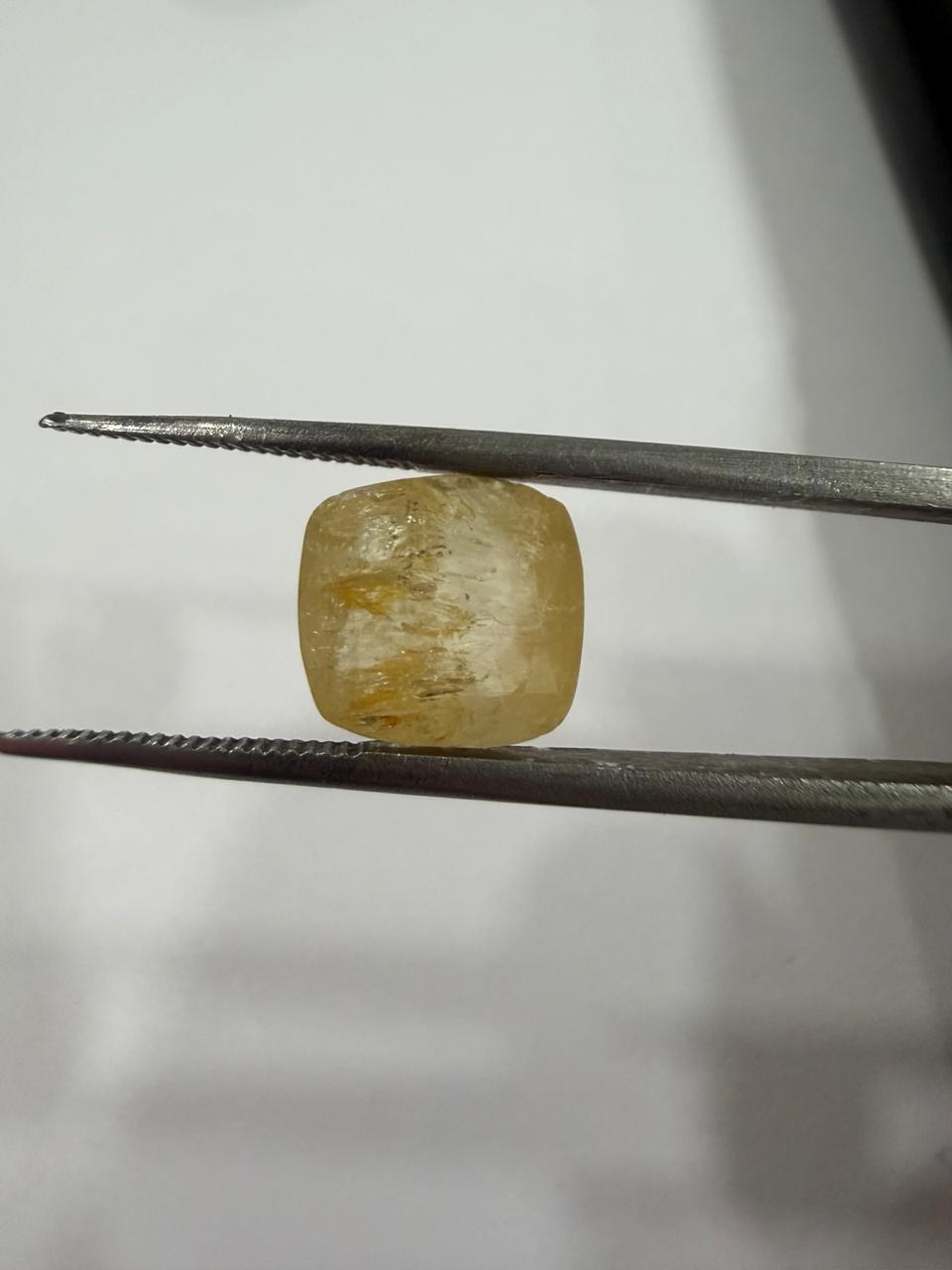 Natural Srilankan Pukhraj (Yellow Sapphire) 9.42 Ratti
