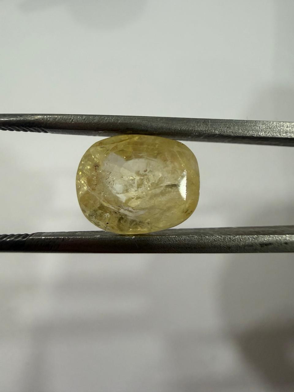 Natural Srilankan Pukhraj (Yellow Sapphire) 5.91 Ratti