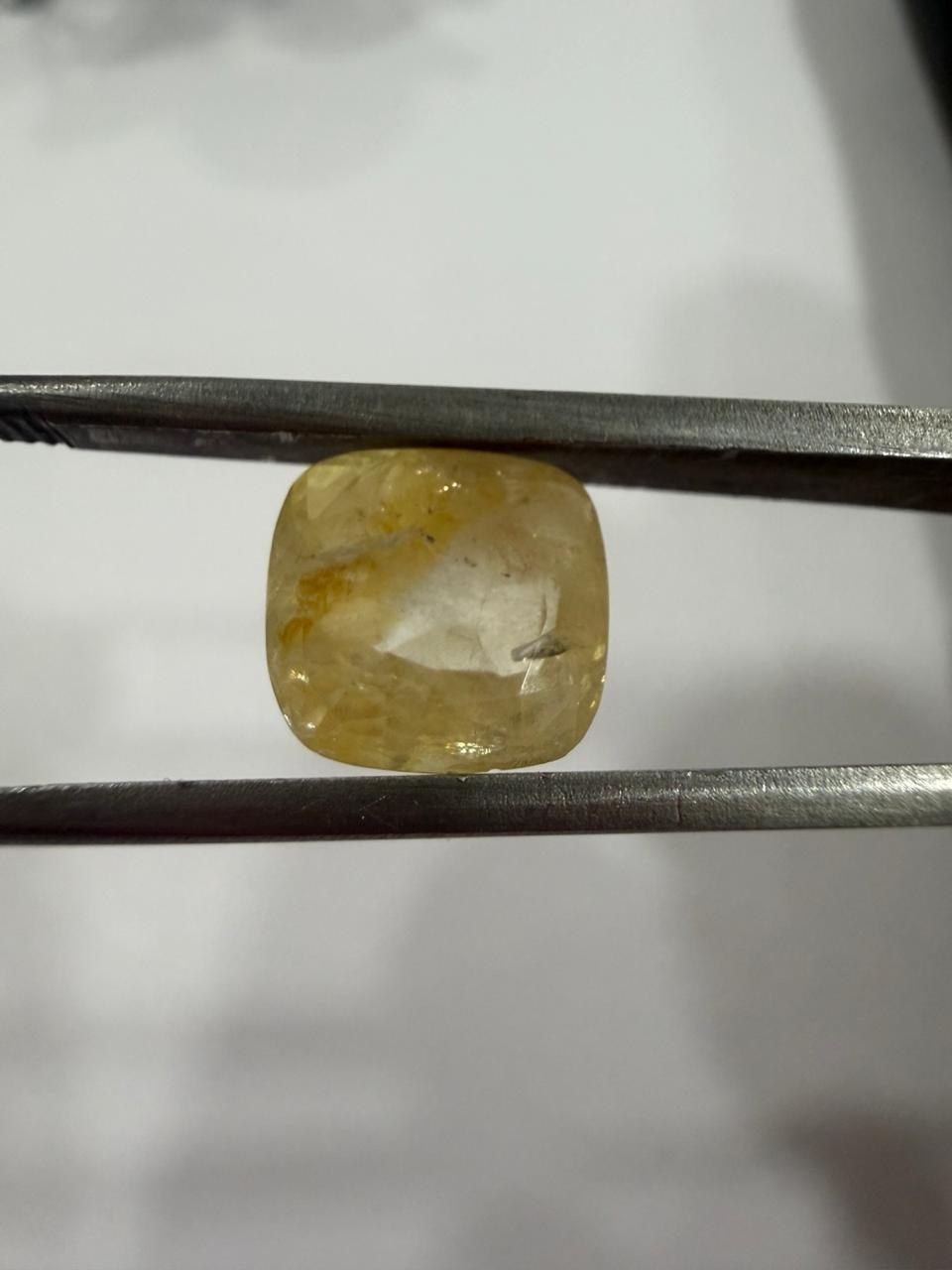 Natural Srilankan Pukhraj (Yellow Sapphire) 5.54 Ratti
